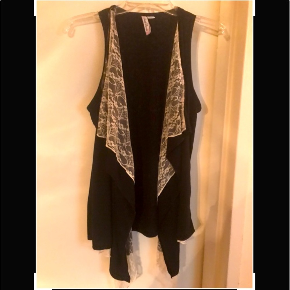 🦋Flyaway vest from Buckle